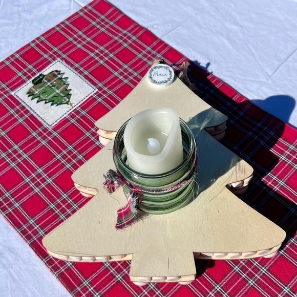 Other - Festive Wood Shaped Tree Tray, 12" length‎